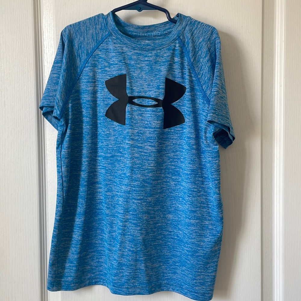 Kids underarmour breathable dry fit shirt.
